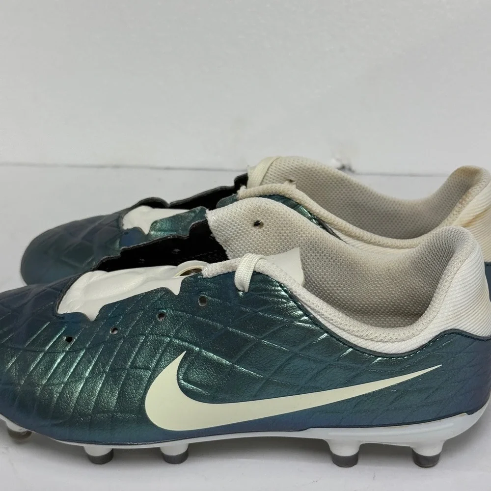 Nike Soccer Cleats Kids 4.5Y Iridescent Green Tiempo Legend 10‎ Academy FG/MG